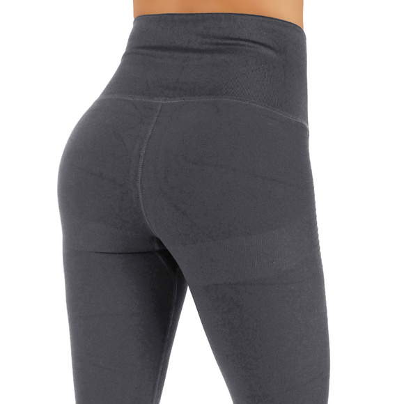 High Compression Workout Capri Leggings - Picture 2 of 5